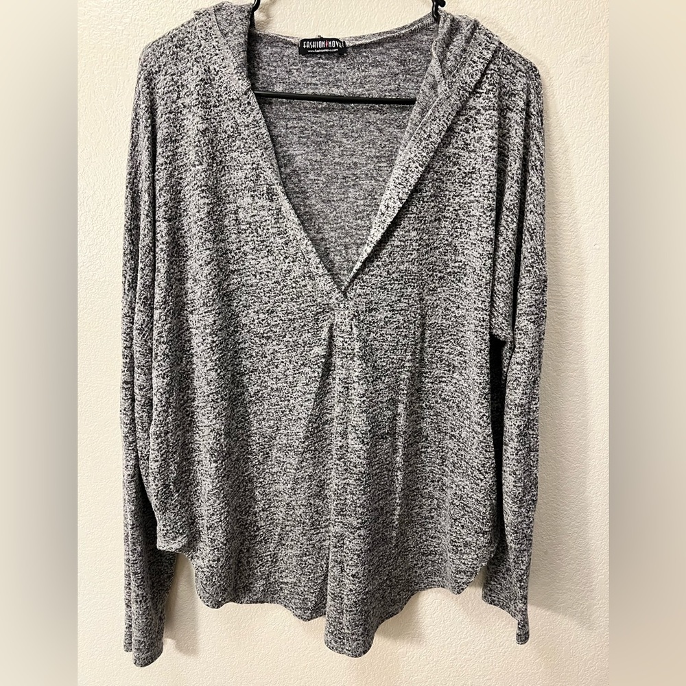 Fashion Nova V-Nexk Sweater Hoodie Size Large,Polyester,Grey Color